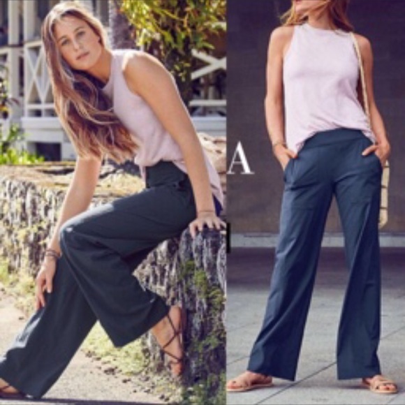 Athleta Chelsea Cargo Wide Leg Pant 4p 